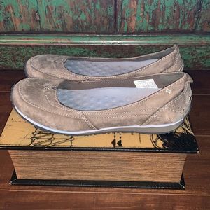 Women’s Eddie Bauer shoes. Size 9